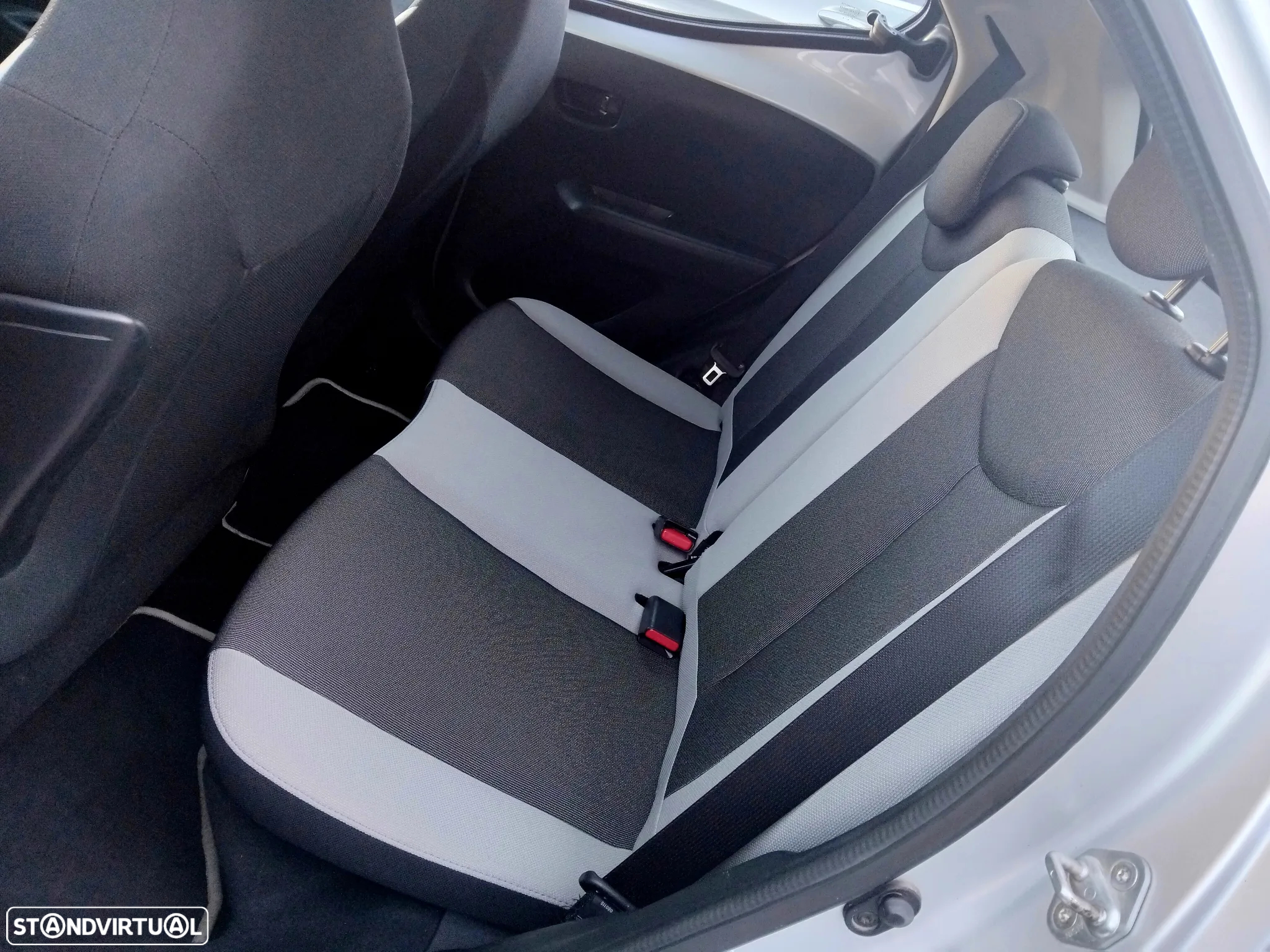 Toyota Aygo 1.0 X-Play - 16