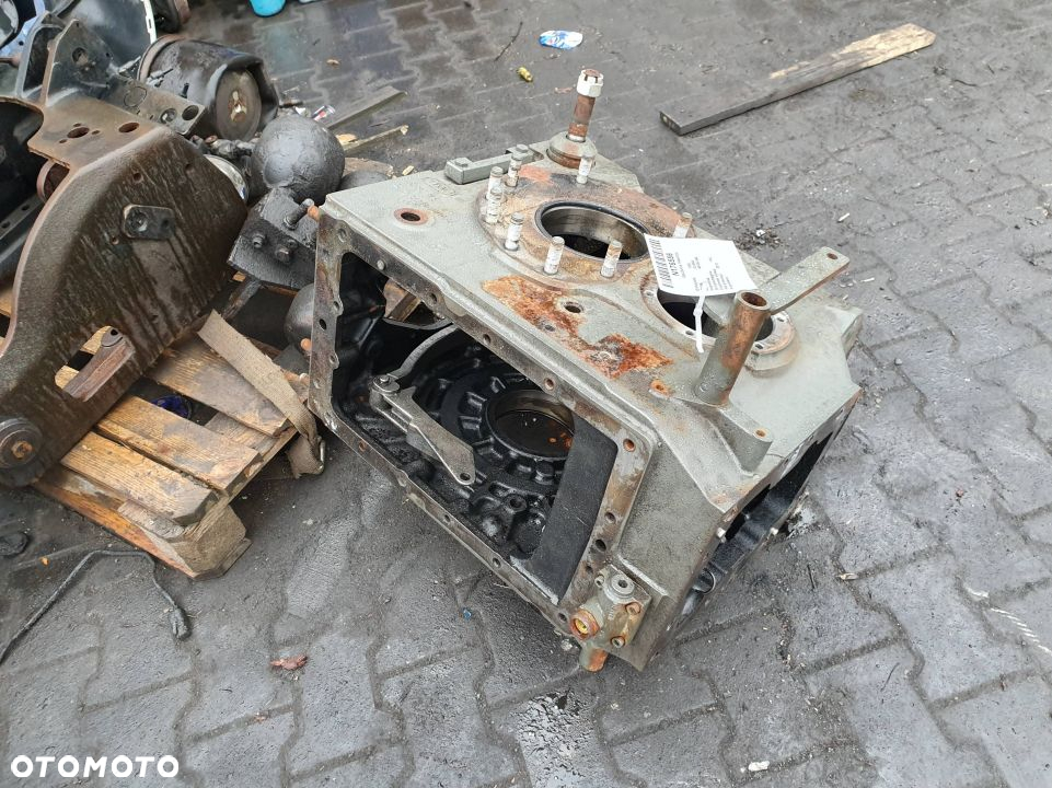 OBUDOWA TRAKTOR CLAAS AXOS 340 7700098371 - 2