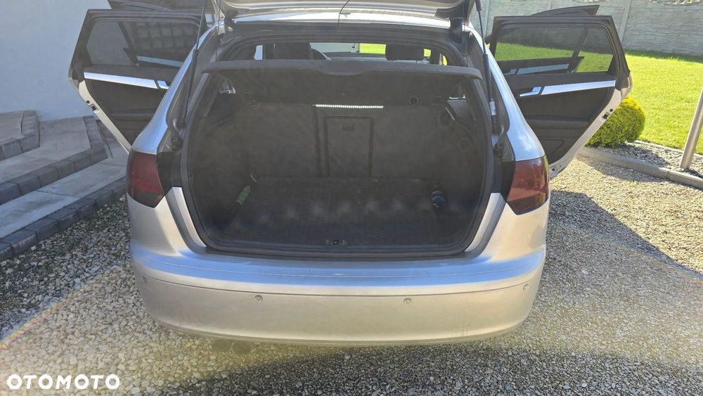 Audi A3 Sportback 2.0 TDI DPF Quattro Ambiente - 8
