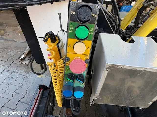 Mitsubishi Fuso Canter 7C15 Euro 6 śmieciarka - 15