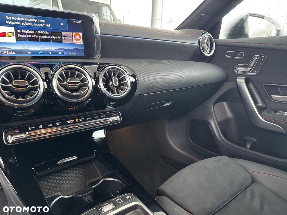 Mercedes-Benz CLA - 24