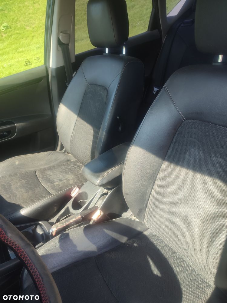 Kia Ceed - 4