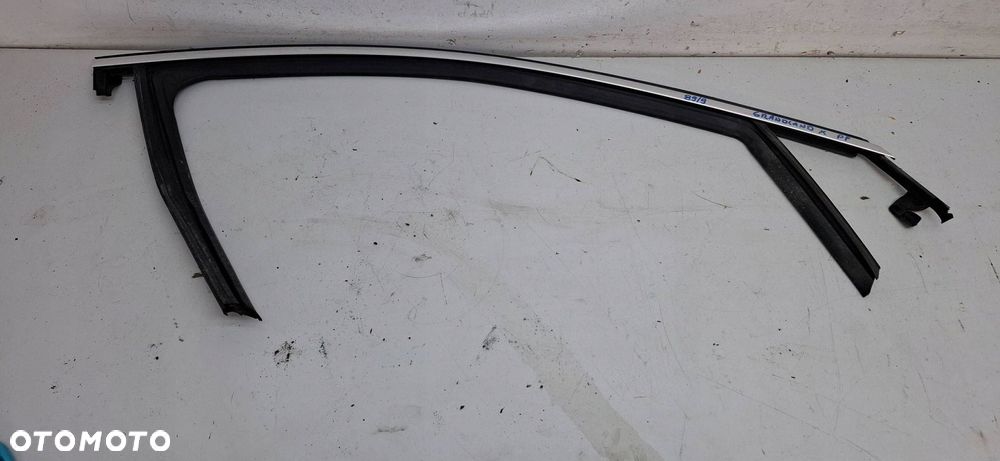 opel grandland x 17- listwa uszczelka drzwi przednich prawy przód - 1