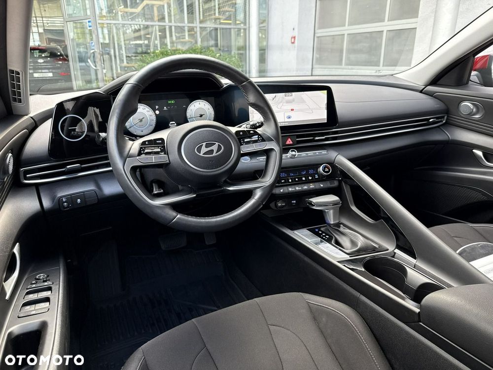 Hyundai Elantra 1.6 Executive CVT - 11
