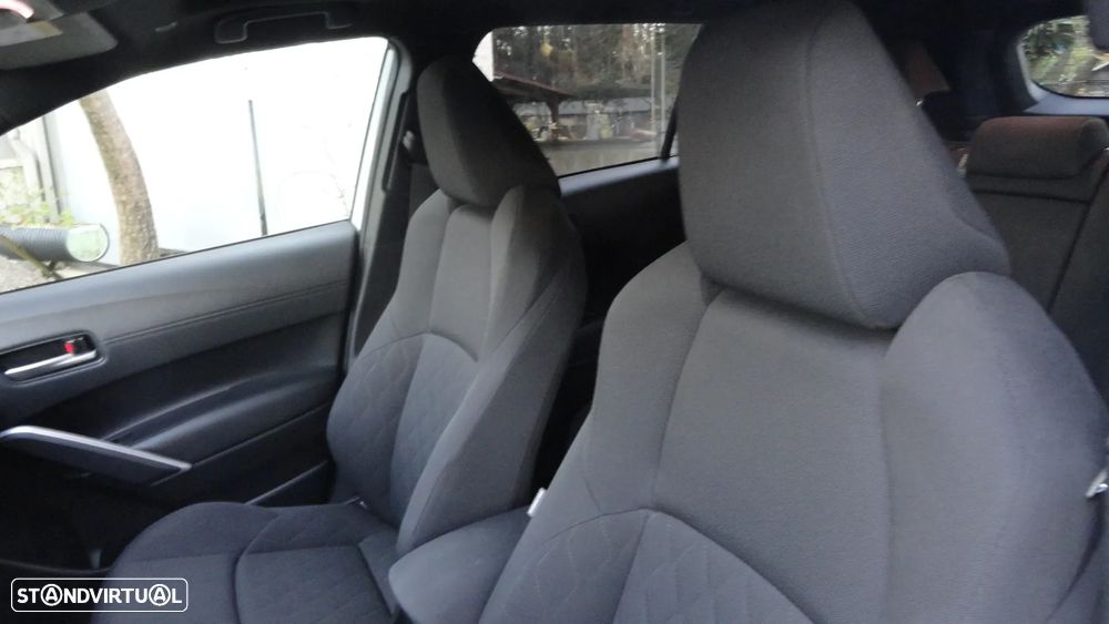 Toyota Corolla Cross 1.8 Hybrid Luxury - 16