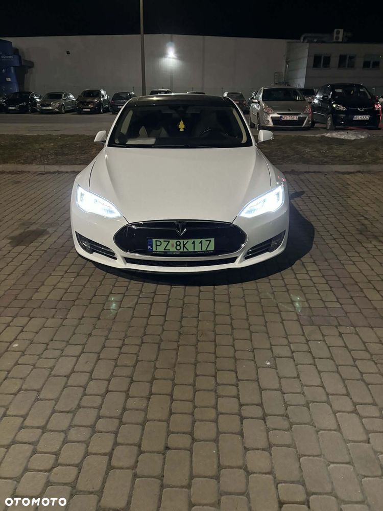 Tesla Model S - 1