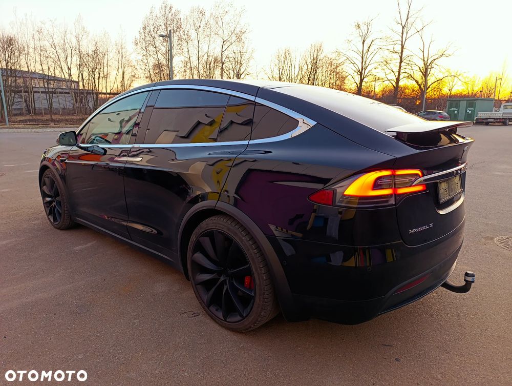 Tesla Model X - 29