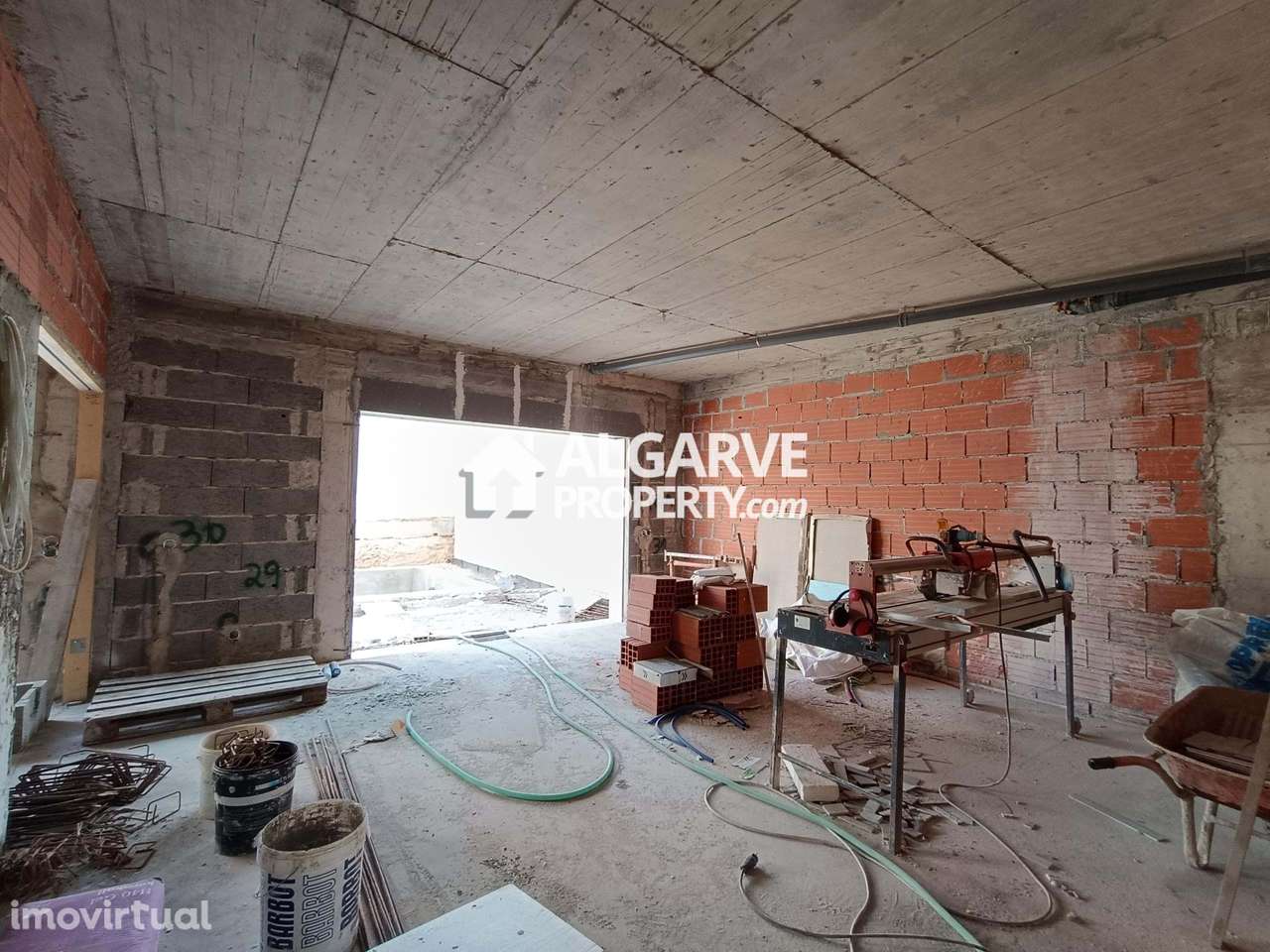 Moradia geminada V4 a poucos pasos de cafés e restaurantes com vista s - Grande imagem: 3/40