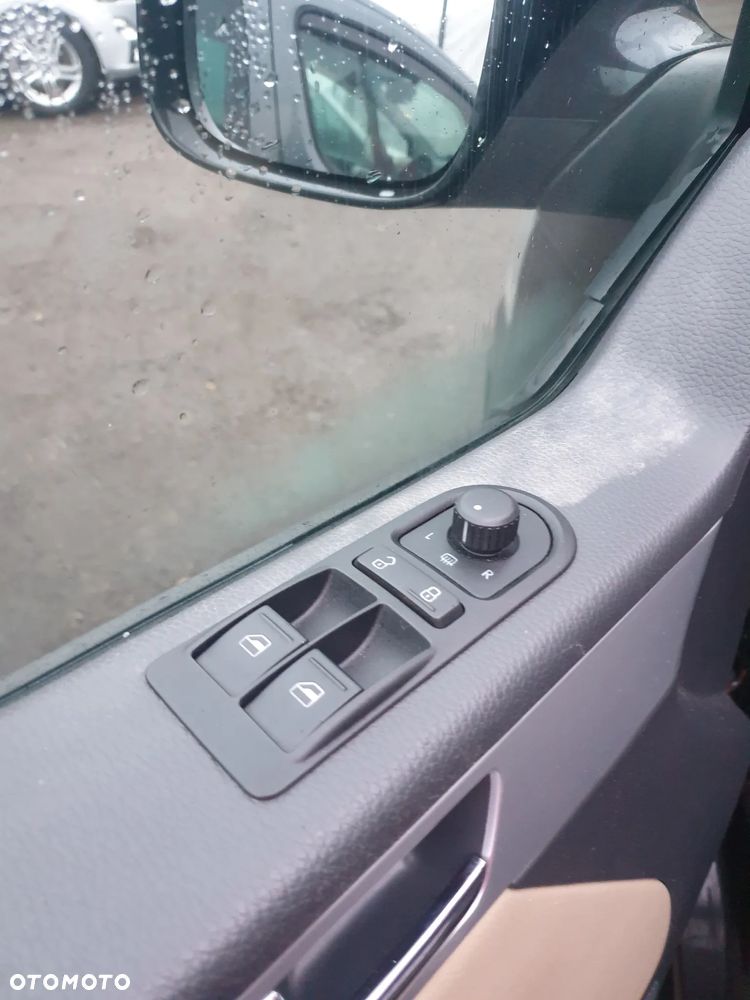 Volkswagen Multivan - 16