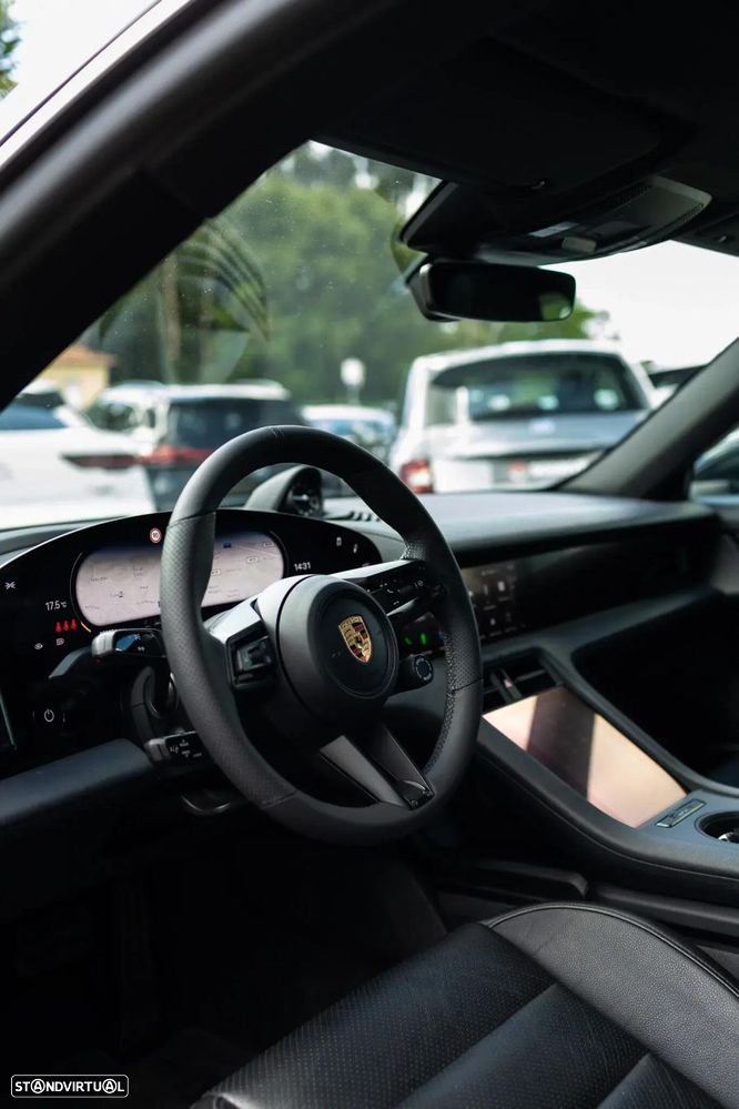 Porsche Taycan - 10