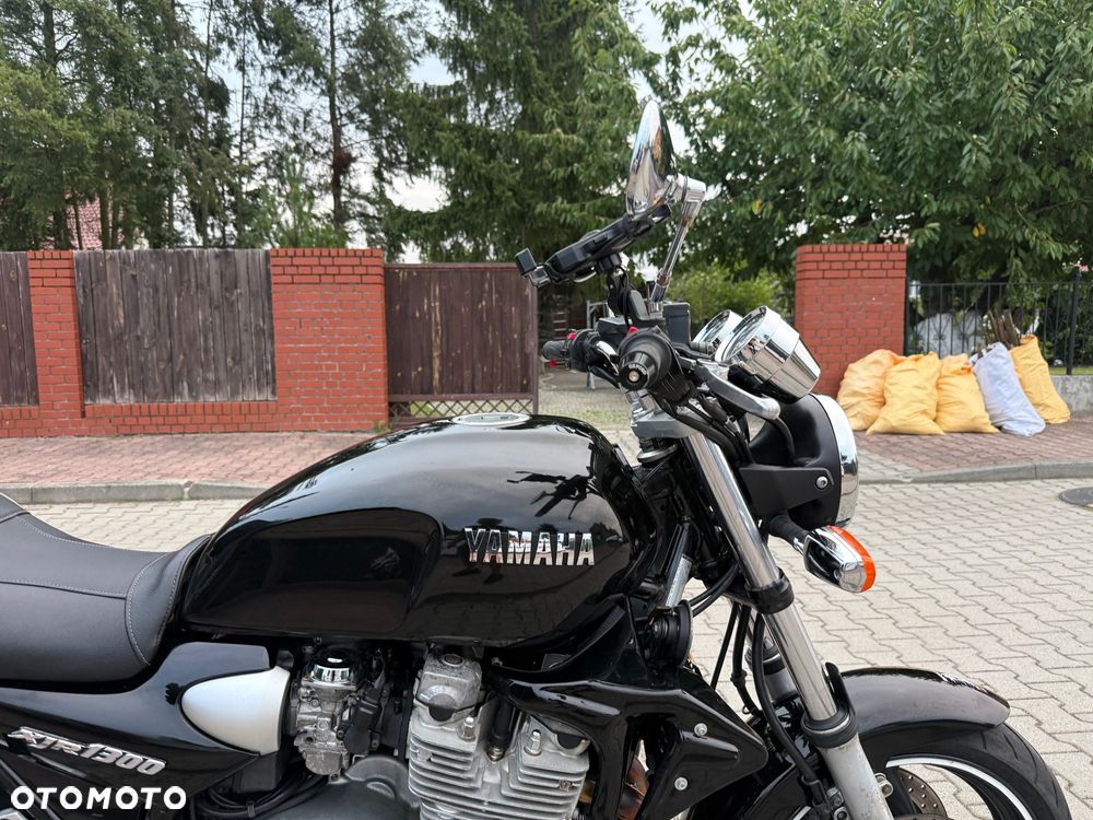 Yamaha XJR - 8