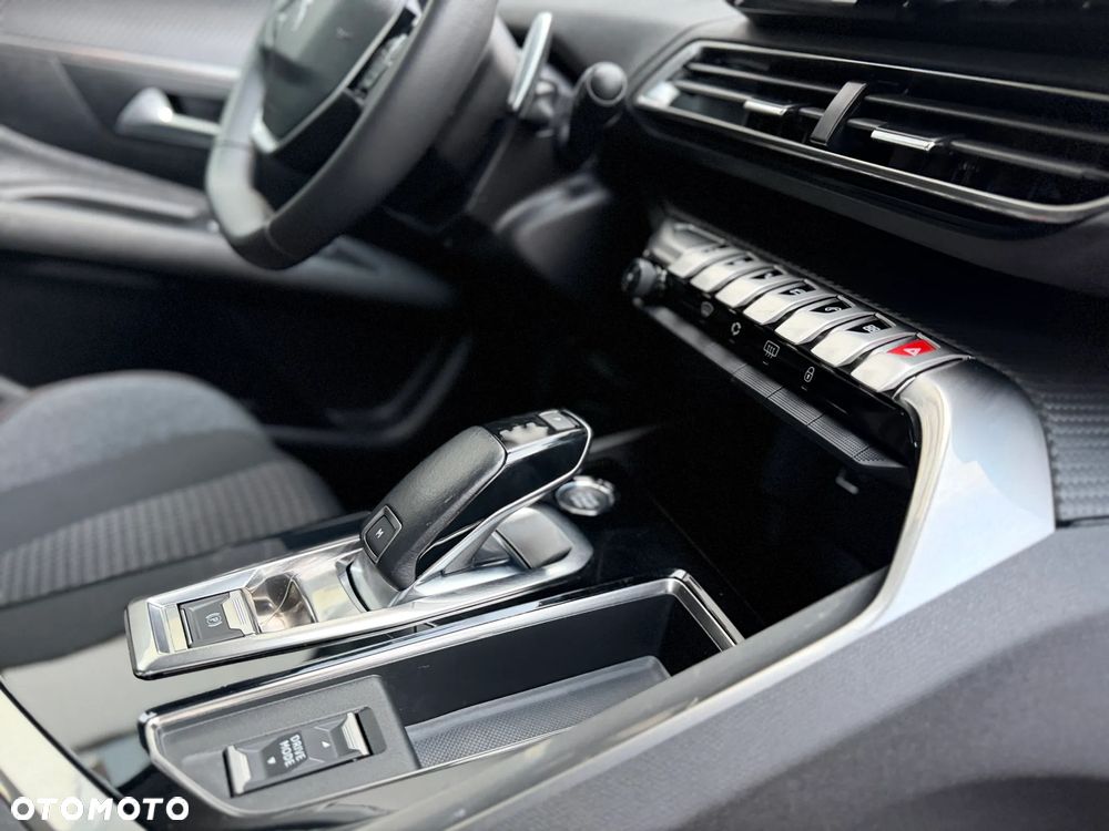 Peugeot 3008 1.2 PureTech Active Pack S&S EAT8 - 28