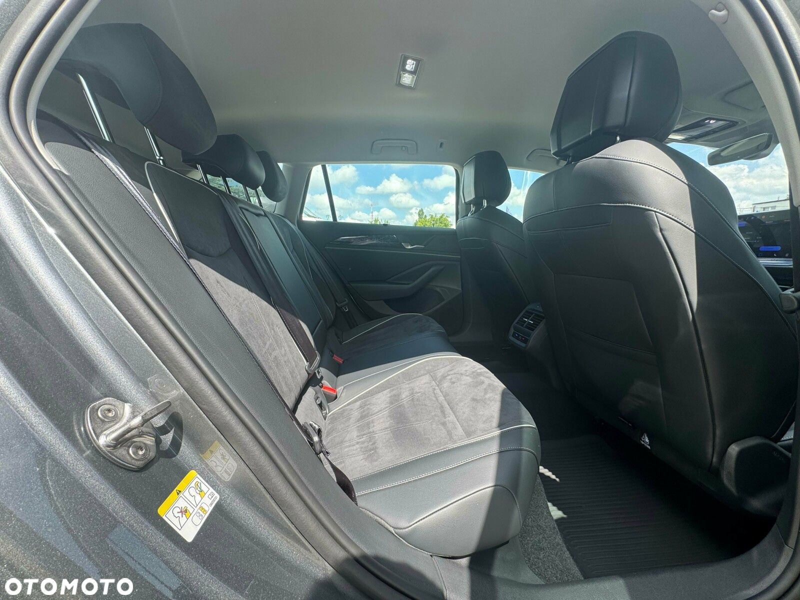 Volkswagen Passat 1.5 TSI ACT mHEV Elegance DSG - 12