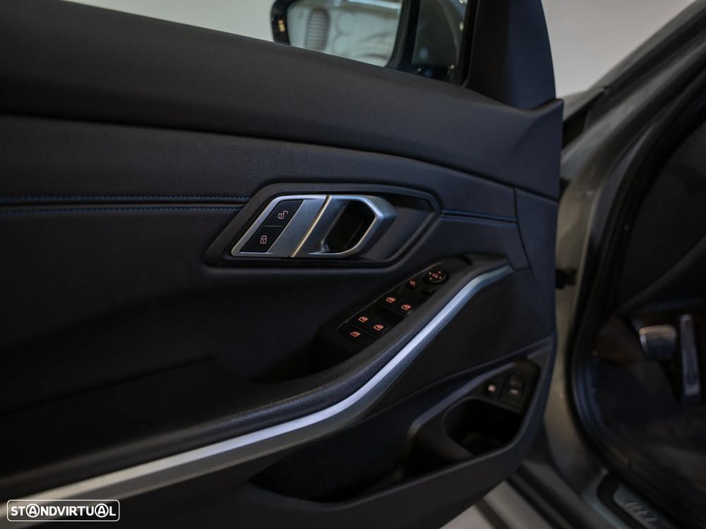 BMW 330 e Pack Desportivo M Pro Auto - 20
