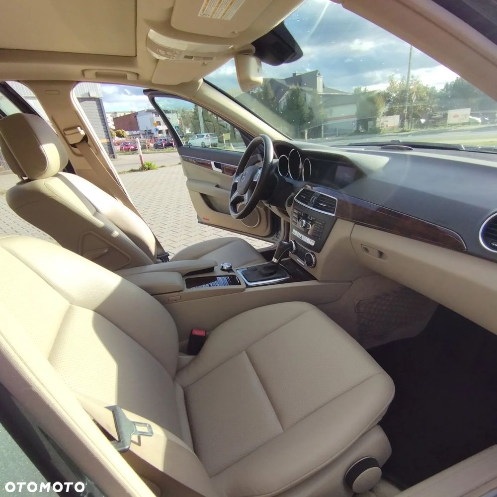 Mercedes-Benz Klasa C 250 CGI BlueEff Elegance - 10