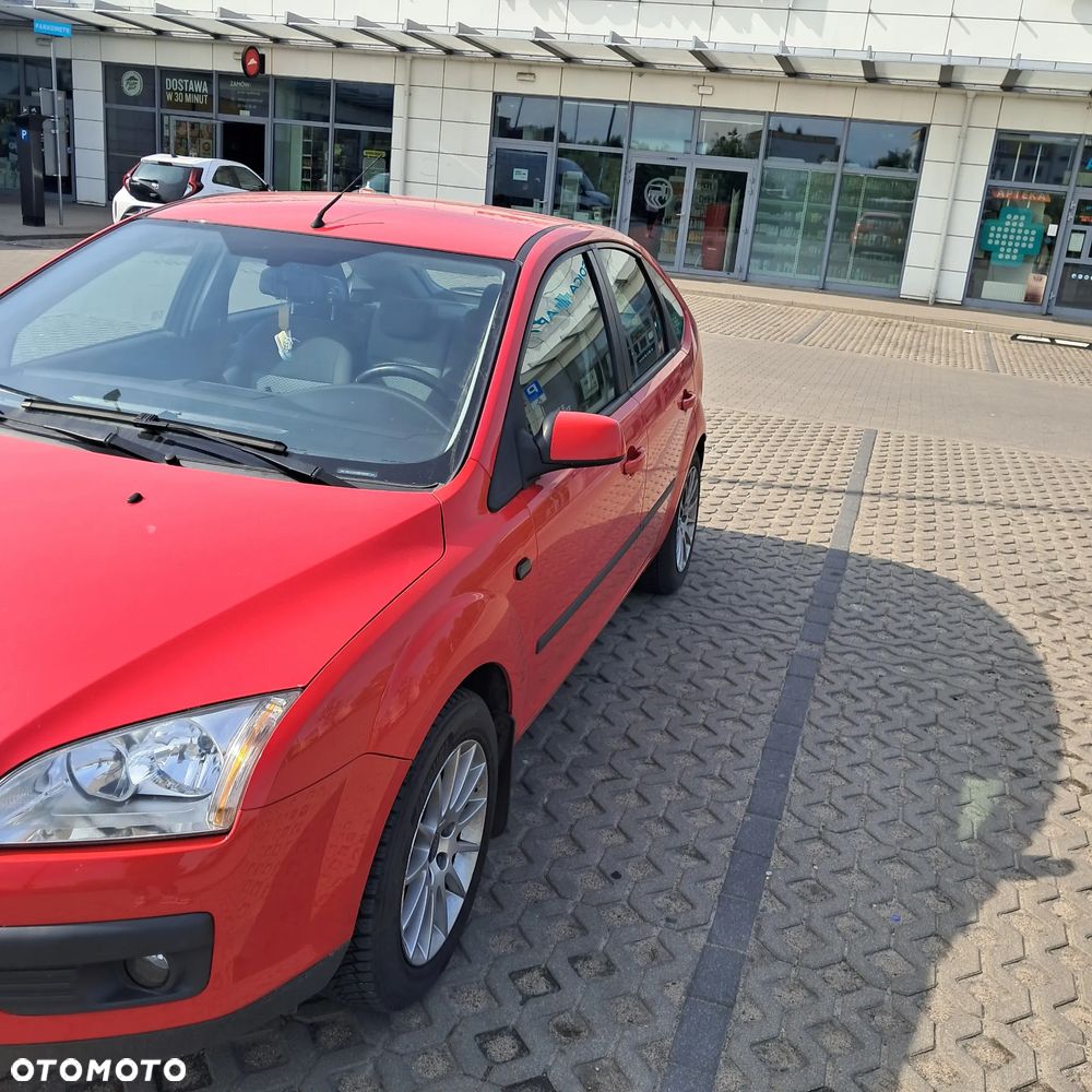Ford Focus 1.6 16V Ambiente - 2