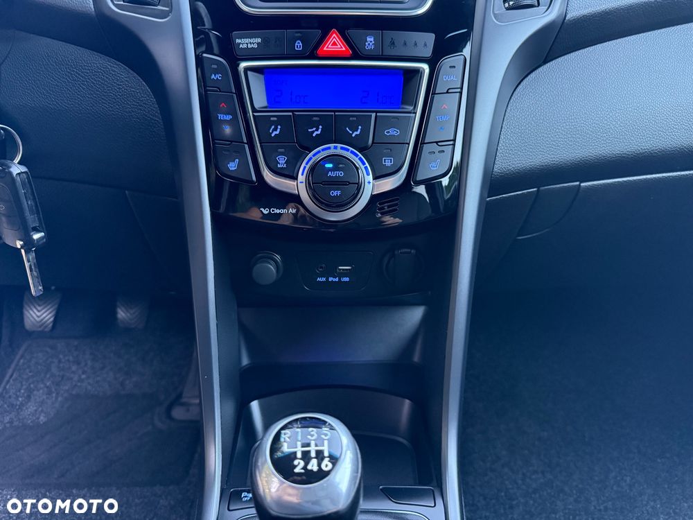 Hyundai i30 i30cw 1.6 Fifa World Cup Edition - 27