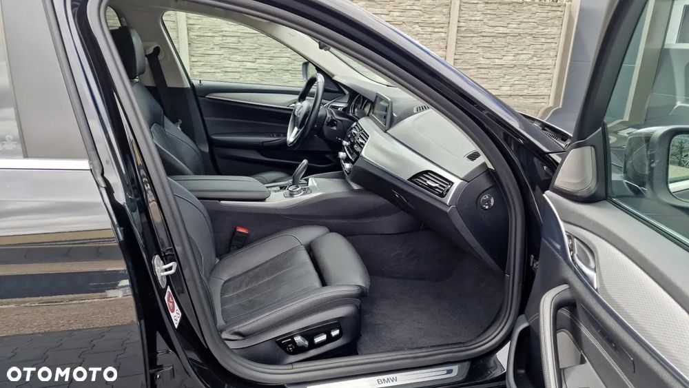 BMW Seria 5 530d Touring Sport Line - 30