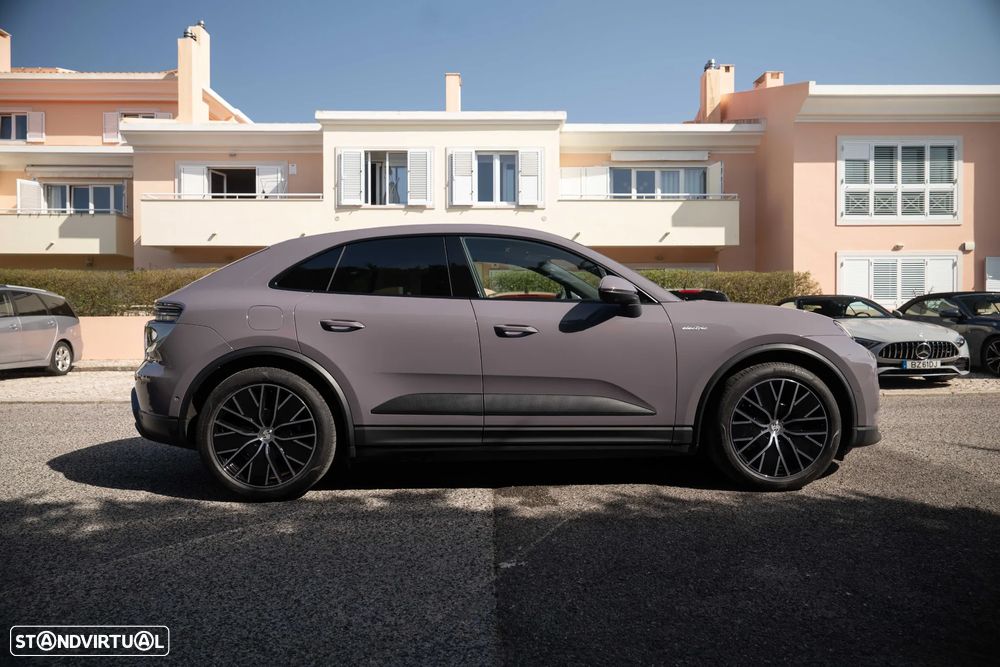 Porsche Macan Electric 4 - 15