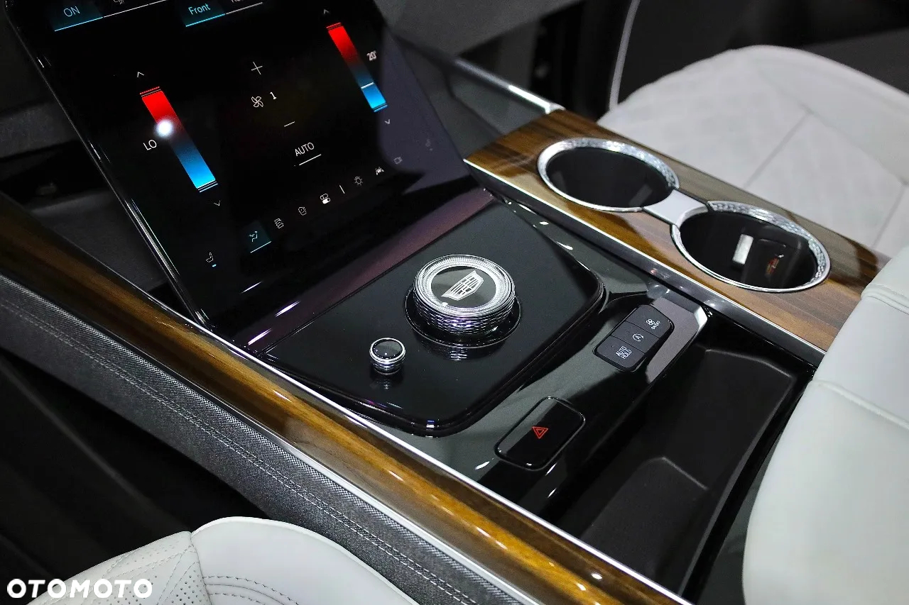 Cadillac Escalade - 16