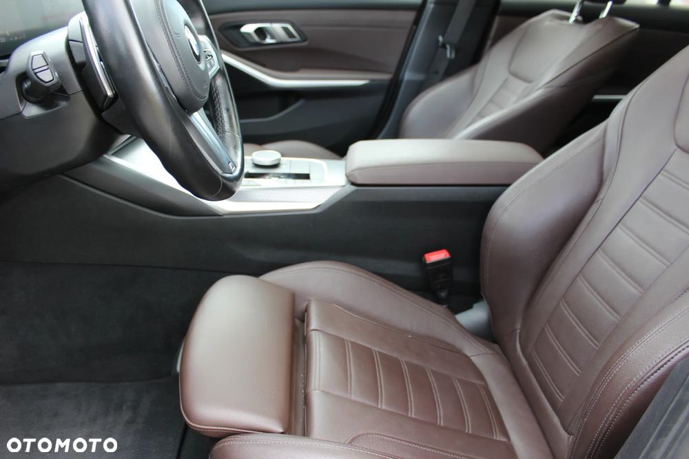 BMW Seria 3 330i xDrive M Sport - 14