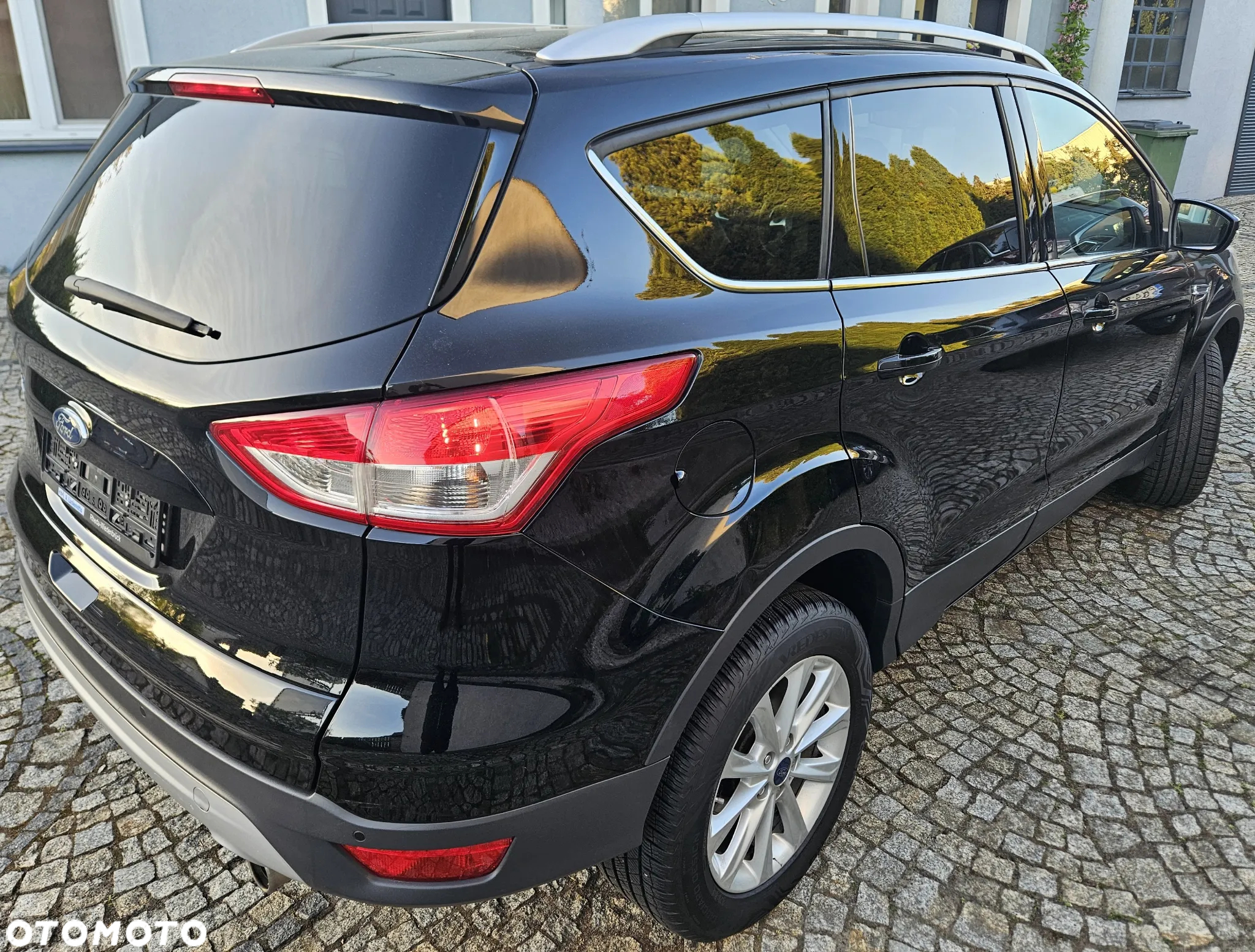 Ford Kuga 2.0 TDCi 2x4 Titanium - 3