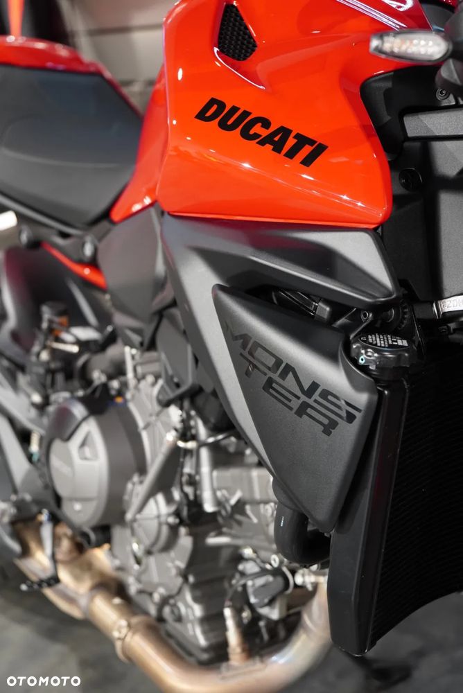 Ducati Monster - 11