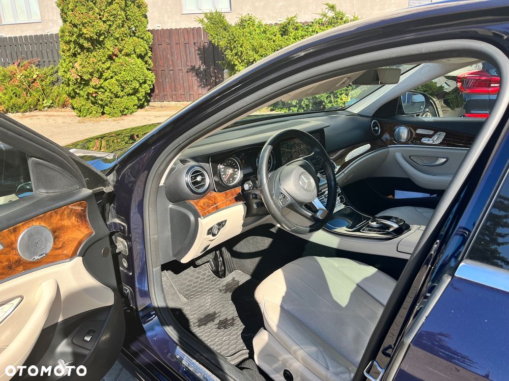 Mercedes-Benz Klasa E 300 9G-TRONIC - 4