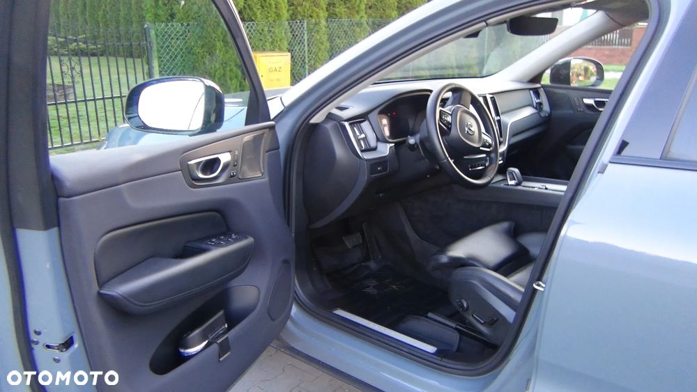 Volvo XC 60 B4 B Plus Dark - 9