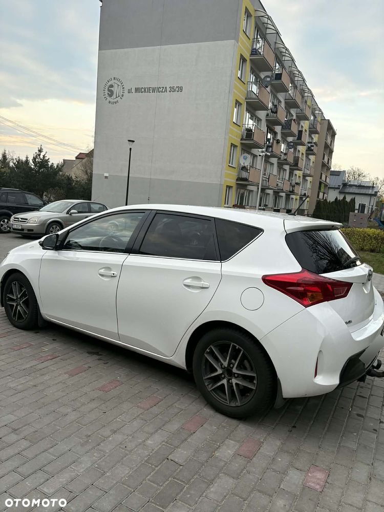 Toyota Auris 2.0 D-4D Dynamic - 2