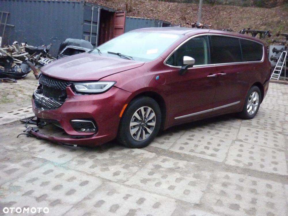 Chrysler Pacifica - 1