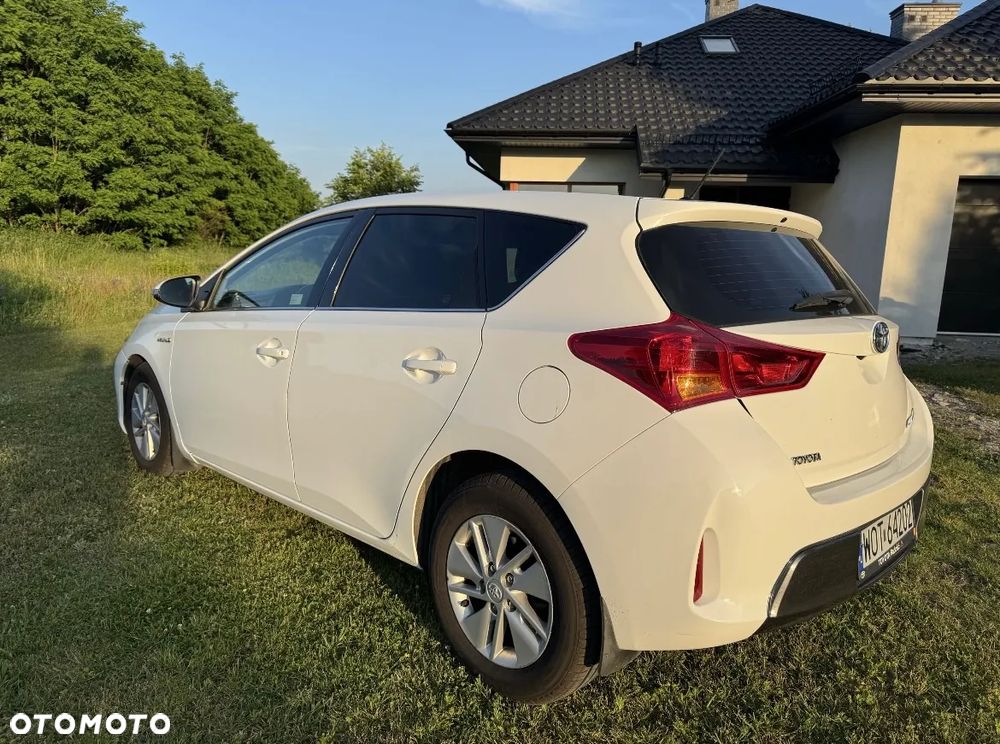 Toyota Auris ver-1-8-hsd-luna - 5