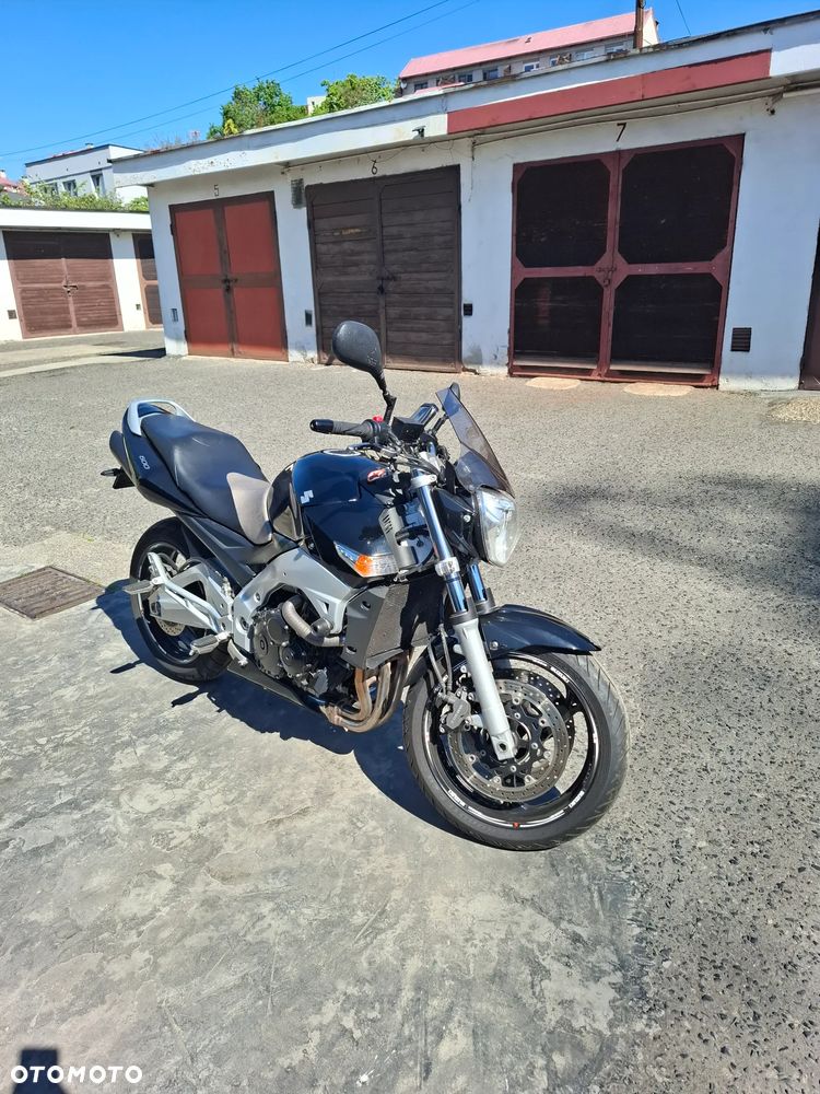 Suzuki GSR - 2