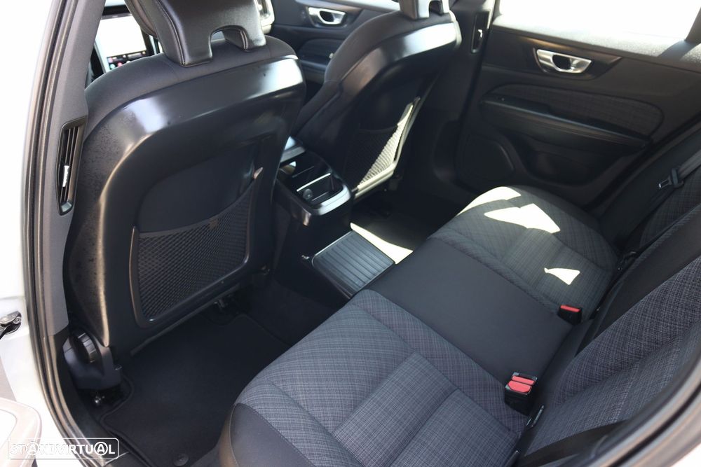 Volvo V60 2.0 T6 AWD TE Essential - 36