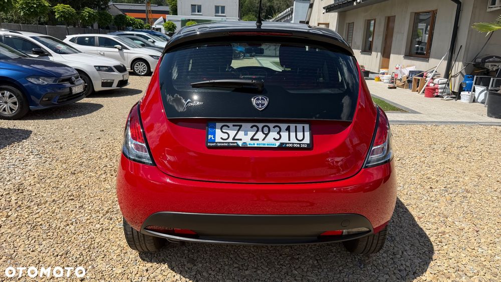 Lancia Ypsilon Y 1.2 8v Black & Red Edition - 38