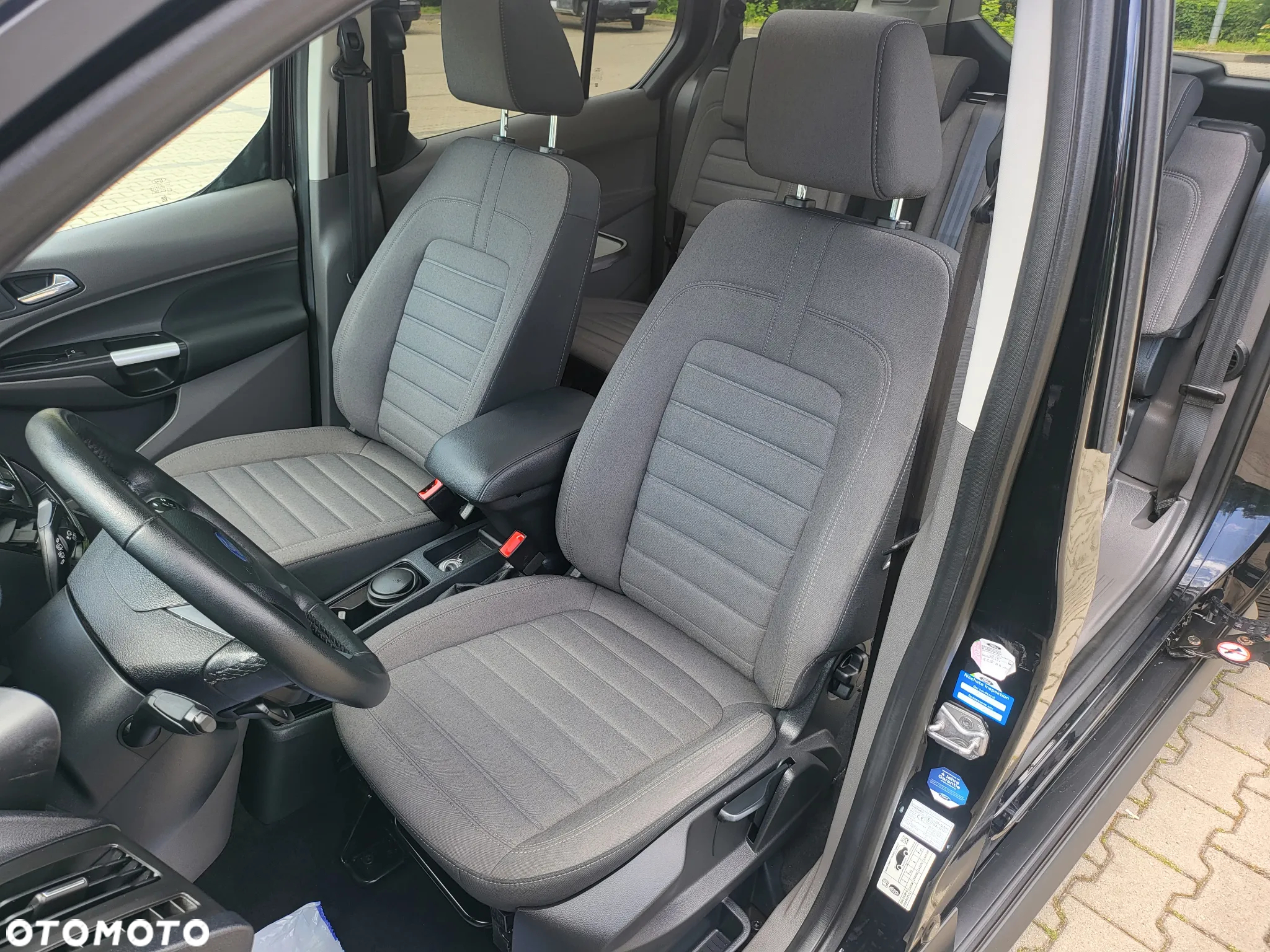 Ford Tourneo Connect Grand - 16
