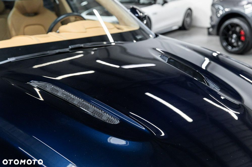 Aston Martin DBX - 14
