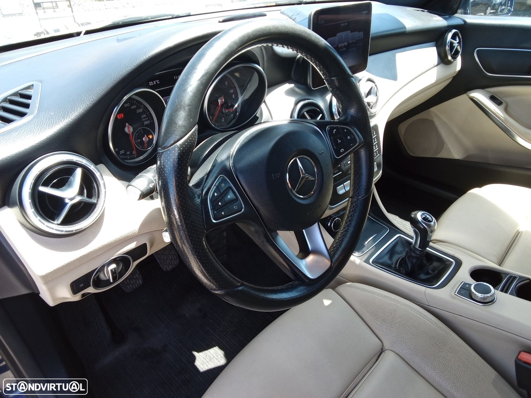Mercedes-Benz CLA 180 d Shooting Brake - 16
