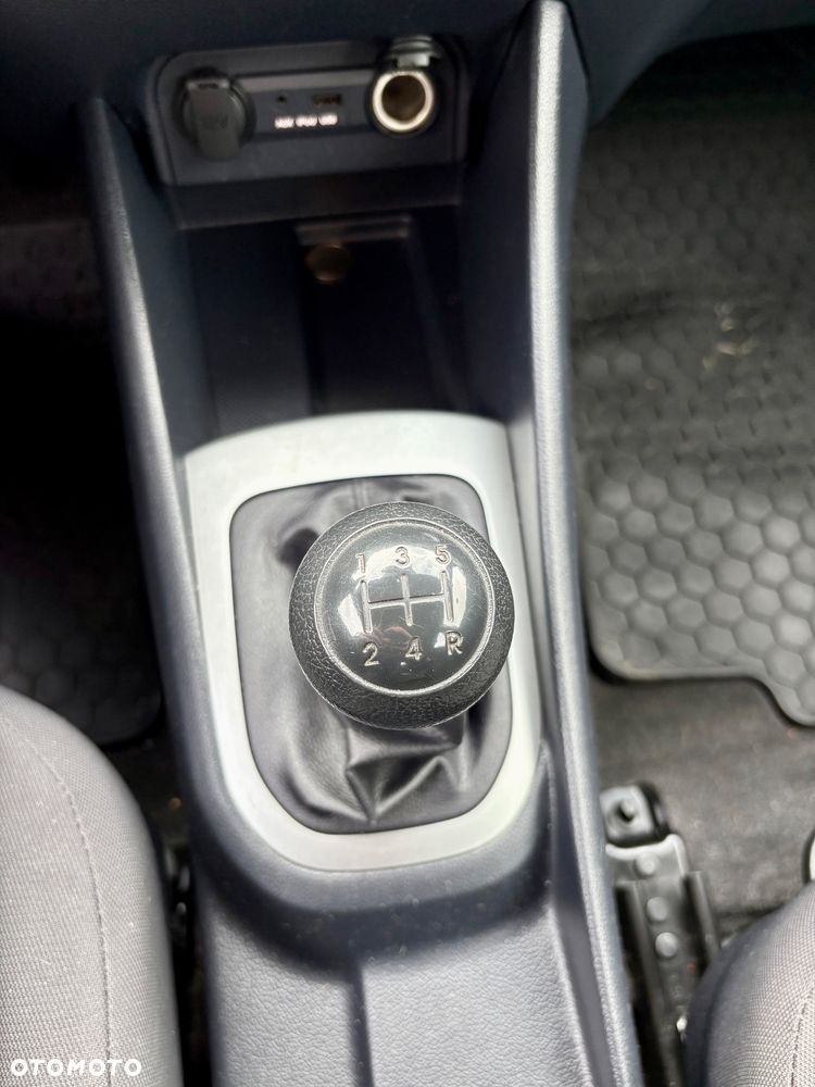 Kia Rio 1.2 L - 10
