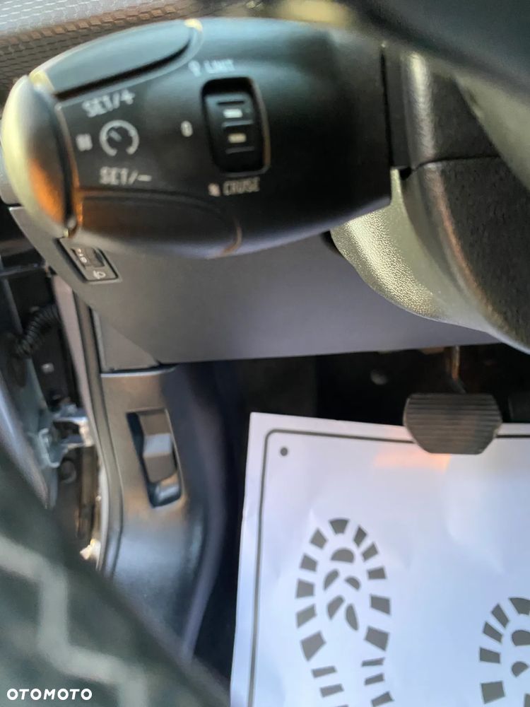Peugeot 2008 1.2 Pure Tech Allure S&S EAT6 - 26