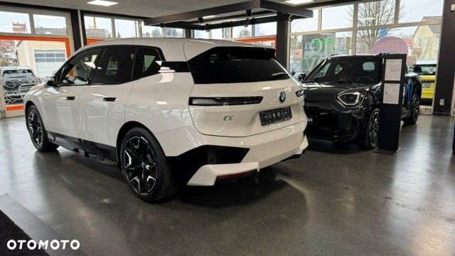 BMW iX xDrive40 76.6kWh - 8