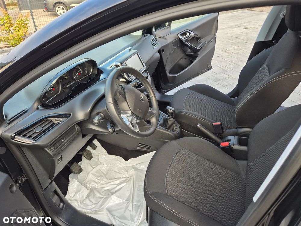 Peugeot 208 1.2 PureTech Active - 12