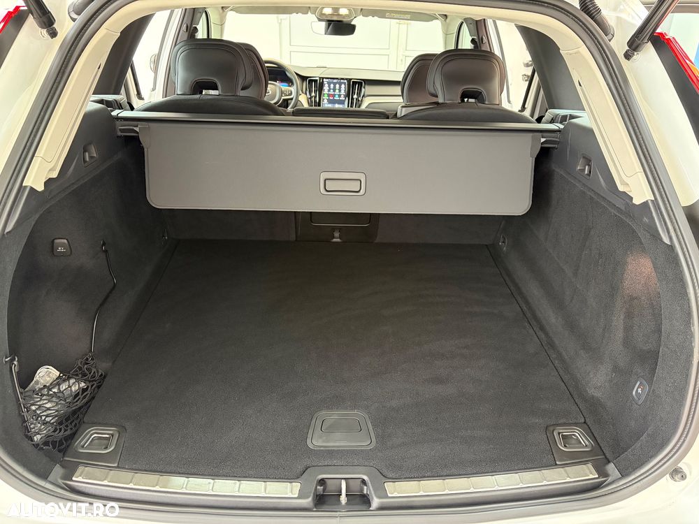 Volvo XC 60 B4 D AWD Core - 12