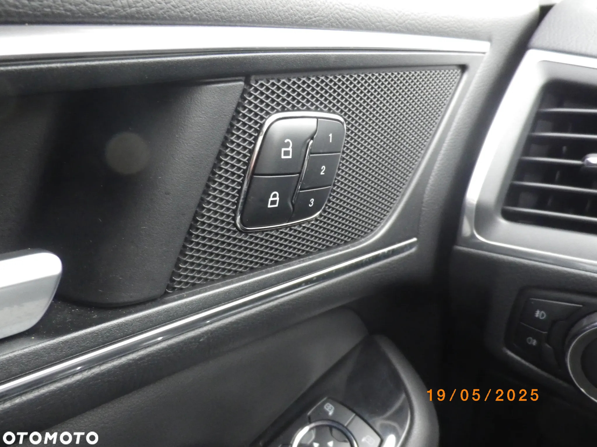 Ford S-Max 2.0 TDCi 4WD Titanium PowerShift - 26