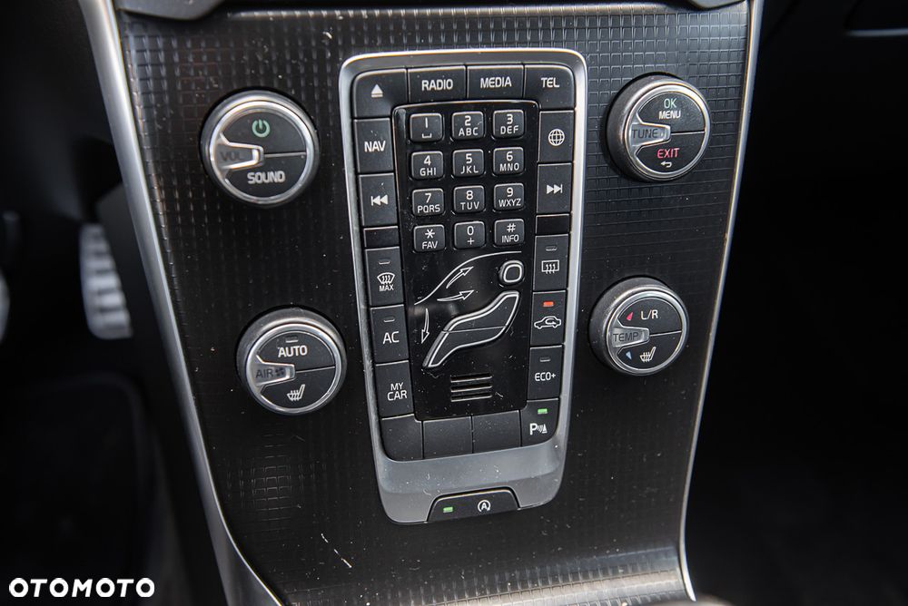 Volvo V40 D3 Geartronic RDesign - 24