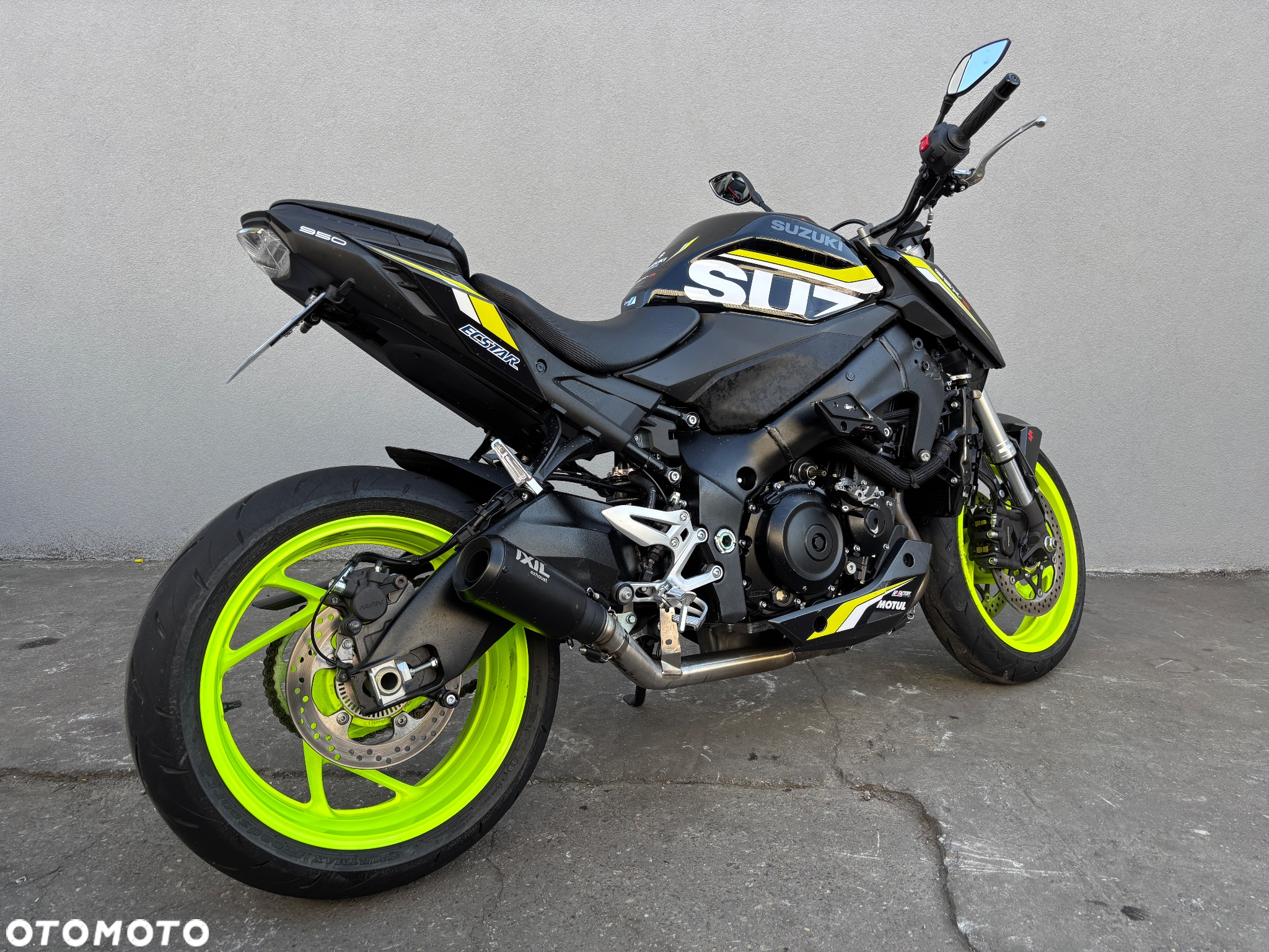 Suzuki GSX - 13