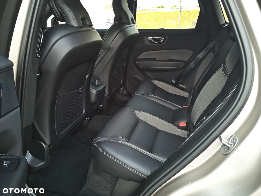 Volvo XC 60 B4 B Plus Dark - 13