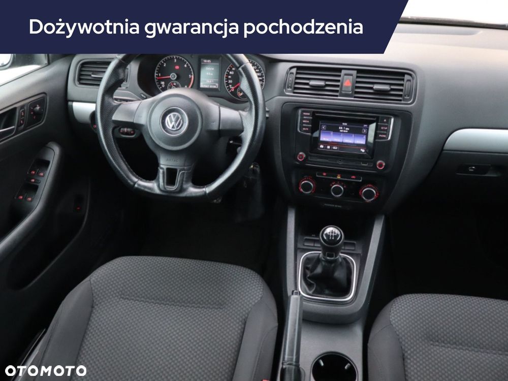 Volkswagen Jetta - 9