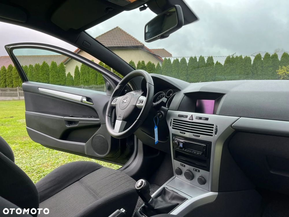 Opel Astra GTC 1.6 Sport - 19
