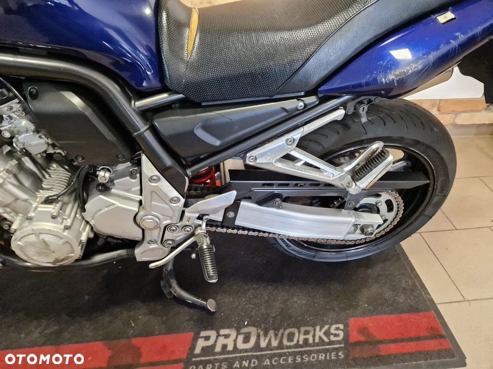 Yamaha FZS - 16